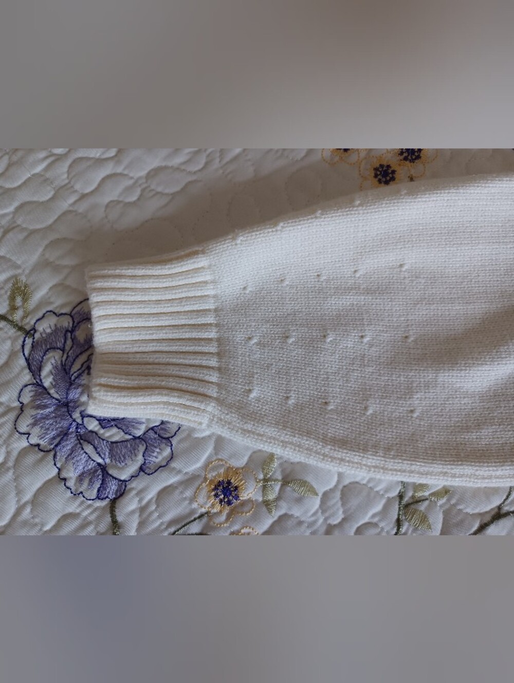 Talbots Women’s Cream Ruffled Yoke Sweater size L - Picture 12 of 15